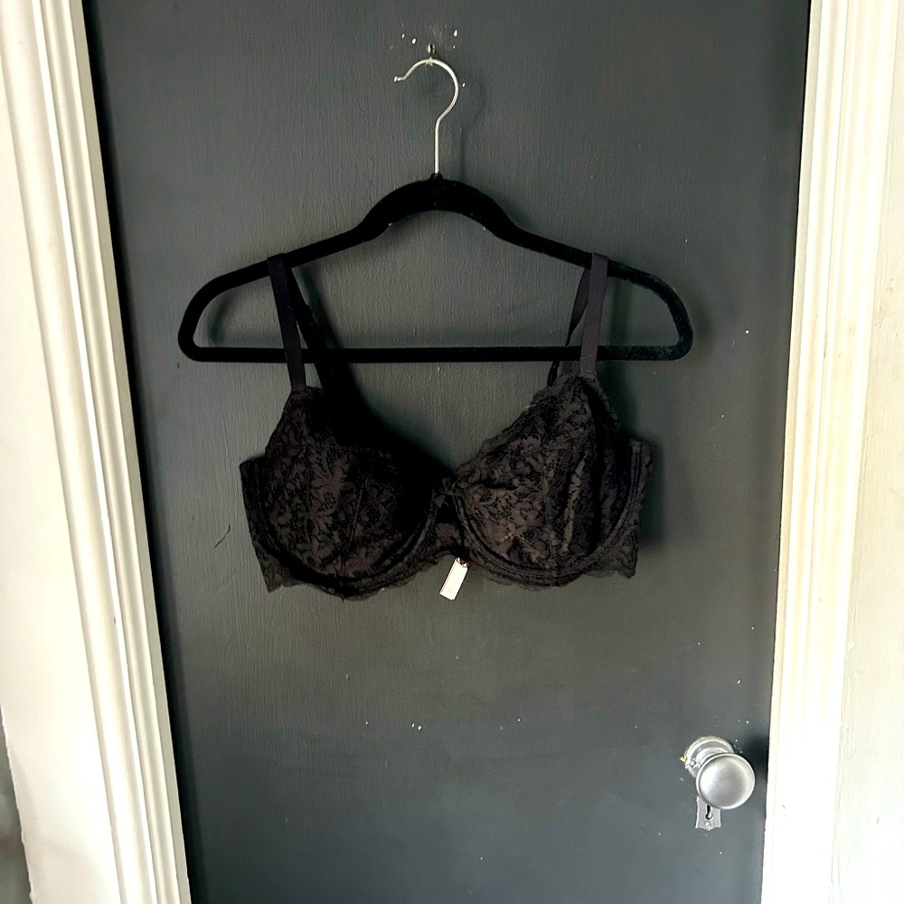 VA lace bra